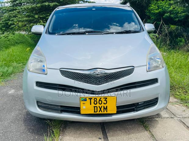 Toyota Ractis 2008 Silver