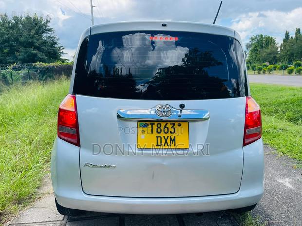 Toyota Ractis 2008 Silver