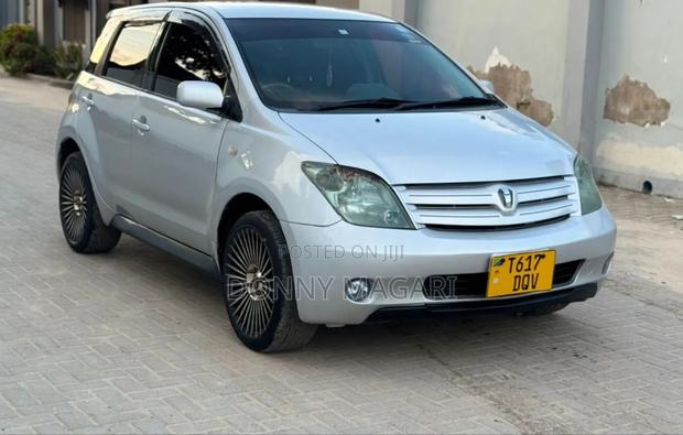 Toyota IST 2005 Silver