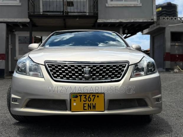 Toyota Crown 2010 Beige