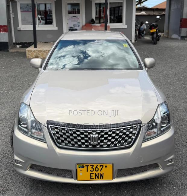 Toyota Crown 2010 Beige