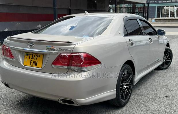 Toyota Crown 2010 Beige