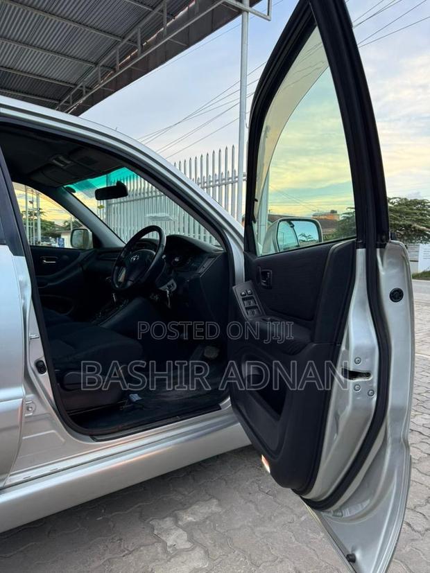 Toyota Kluger 2005 Silver