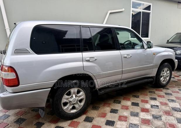Toyota Land Cruiser 2006 Gray
