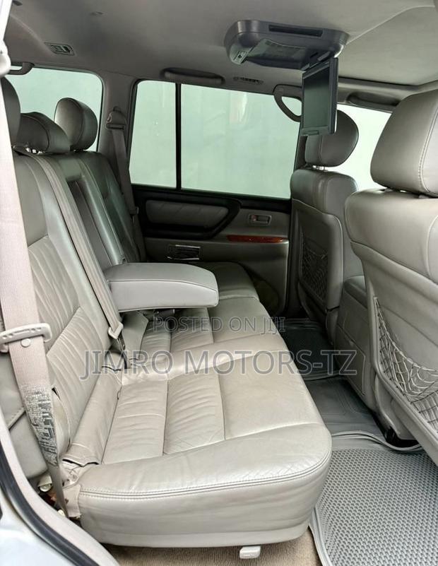 Toyota Land Cruiser 2006 Gray