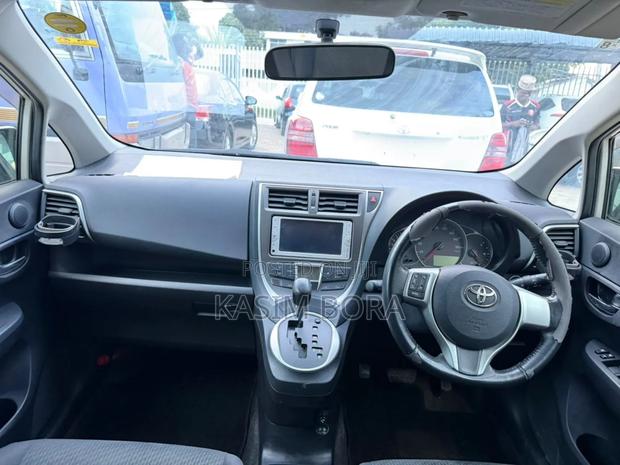 Toyota Ractis 1.3 FWD 2012 White