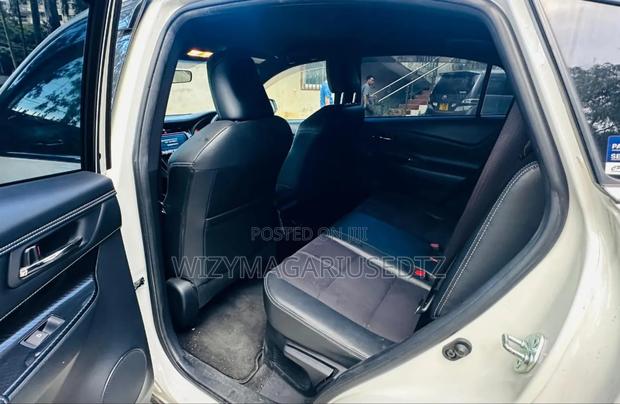 Toyota Harrier 2.0 2016 White