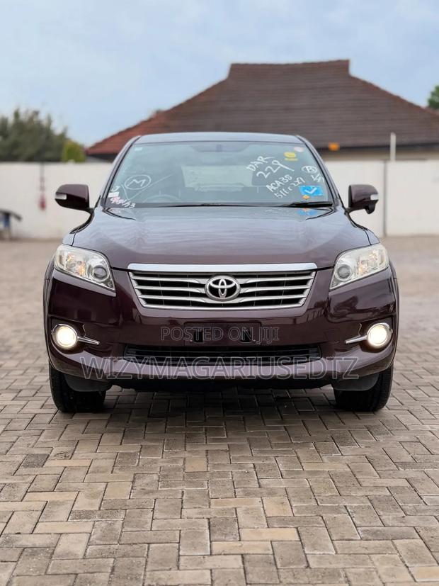 Toyota Vanguard 2010 Maroon