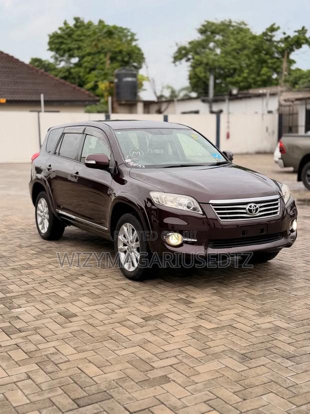 Toyota Vanguard 2010 Maroon