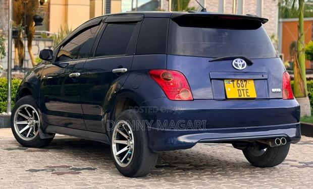Toyota IST 2004 Blue