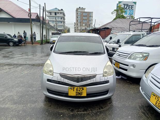 Toyota Ractis 2005 White
