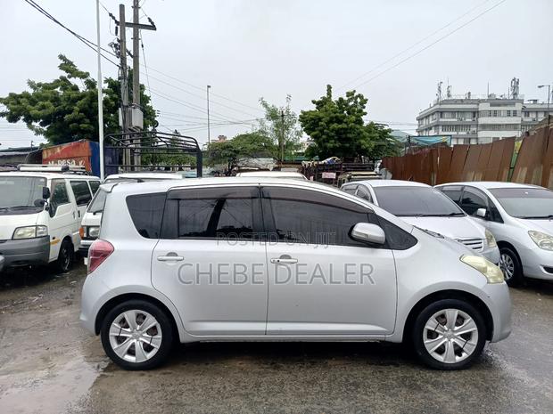 Toyota Ractis 2005 White