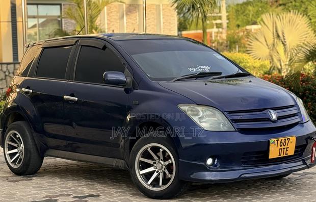 Toyota IST 2005 Blue