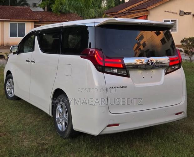 Toyota Alphard 2.4 Petrol AWD 2015 Ivory