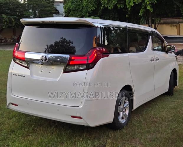 Toyota Alphard 2.4 Petrol AWD 2015 Ivory