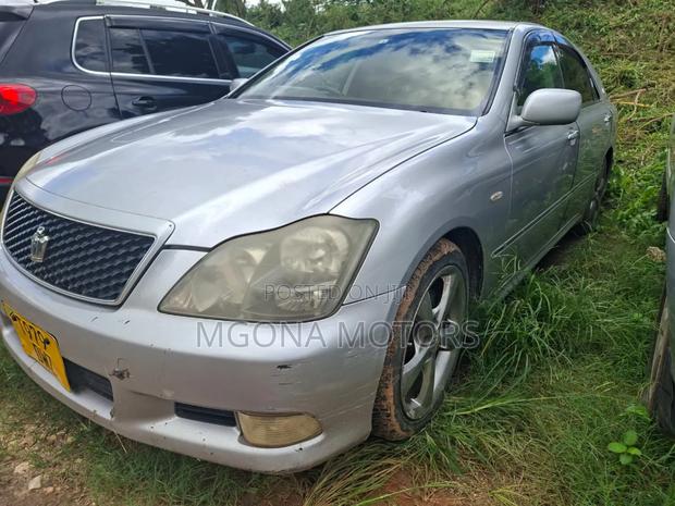 Toyota Crown 2006 Silver