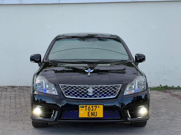 Toyota Crown 2012 Black