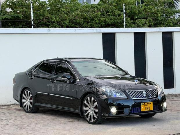 Toyota Crown 2012 Black