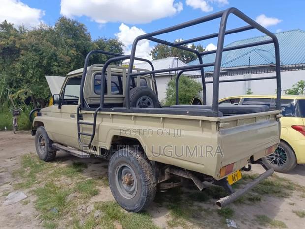 Toyota Land Cruiser 1998 Beige