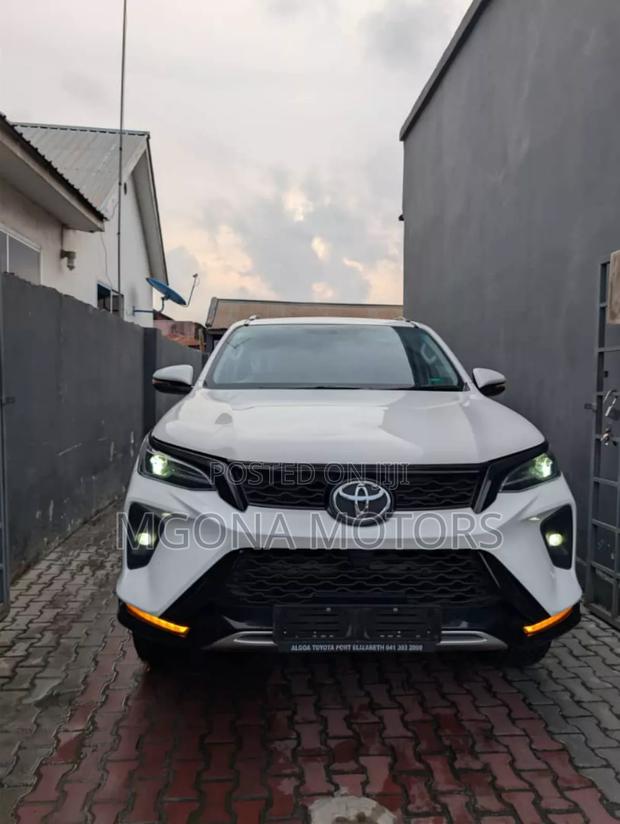 Toyota Fortuner 2.5 D AWD 2010 White