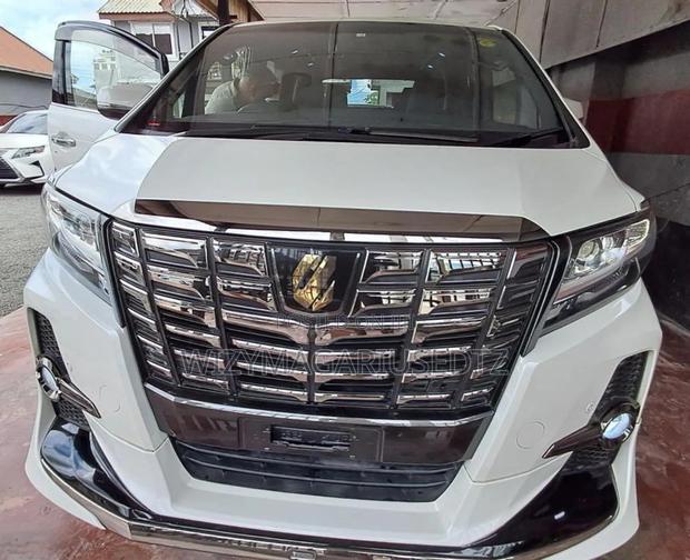 Toyota Alphard 2017 White