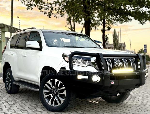 Toyota Land Cruiser Prado 2023 White