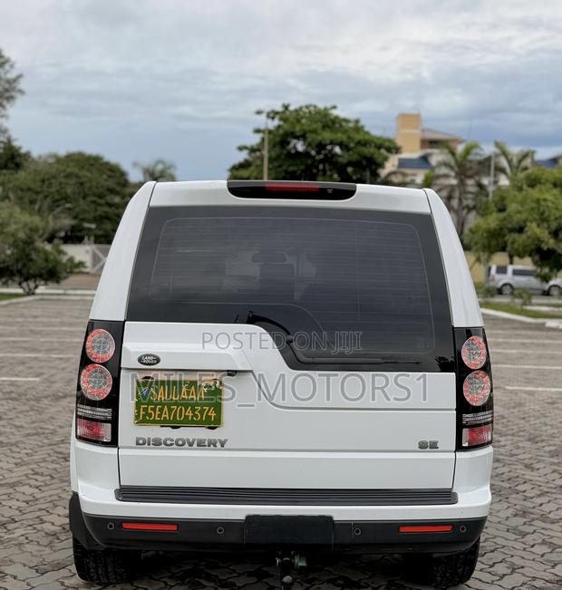 Land Rover Discovery 2014 White