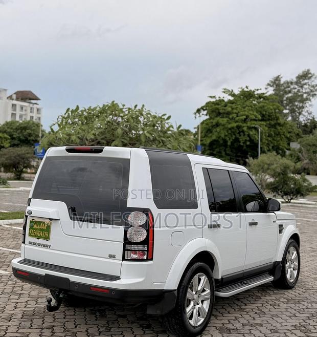 Land Rover Discovery 2014 White