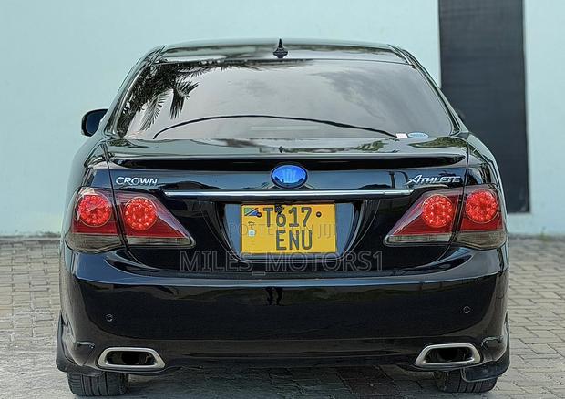 Toyota Crown 2012 Black