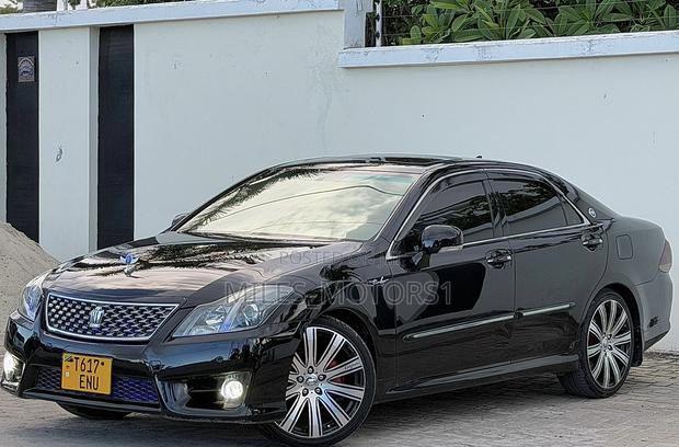 Toyota Crown 2012 Black