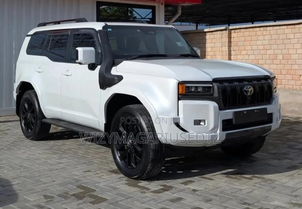 Toyota Land Cruiser Prado 2.8 2024 White