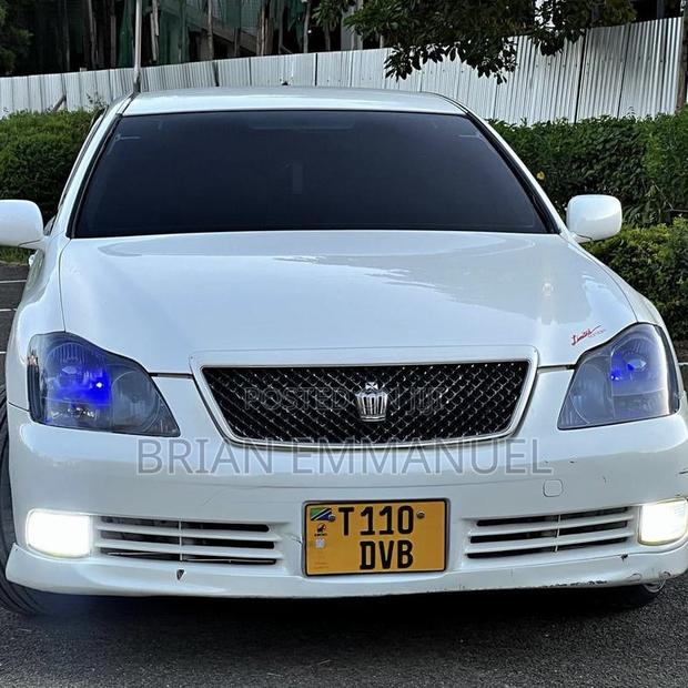 Toyota Crown 2004 White