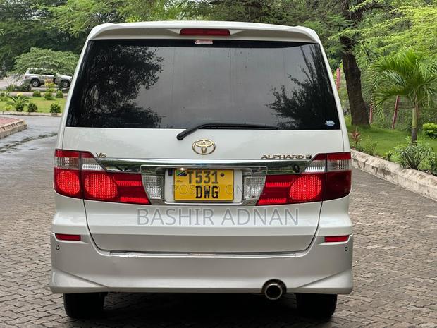 Toyota Alphard 3.0 Petrol FWD 2007 Silver