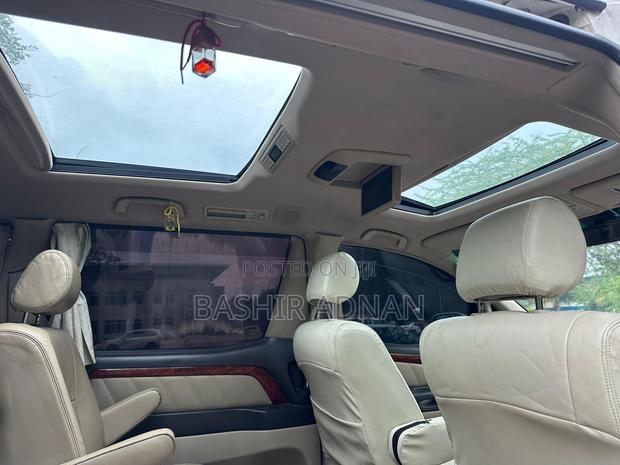 Toyota Alphard 3.0 Petrol FWD 2007 Silver