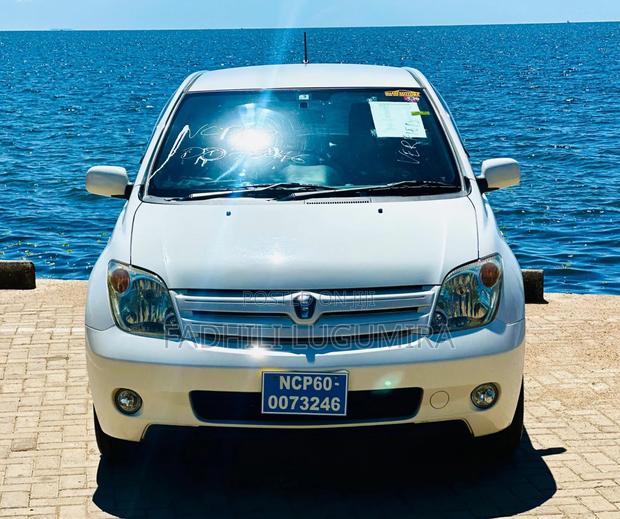 Toyota IST 2003 White