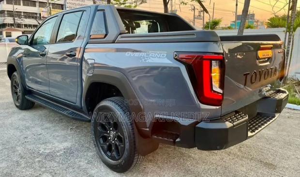 New Toyota Hilux 2025 Purple