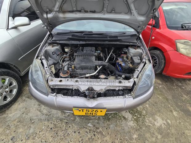 Toyota Vitz 2002 Ivory
