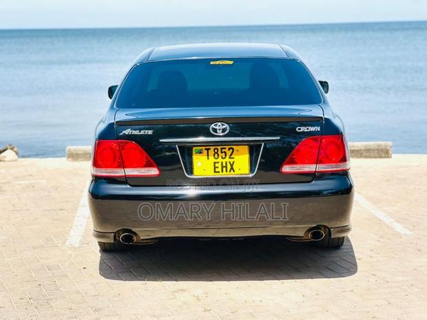 Toyota Crown 2004 Black