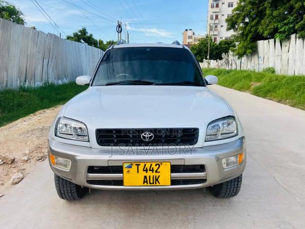 Toyota RAV4 Base FWD 1999 Pearl