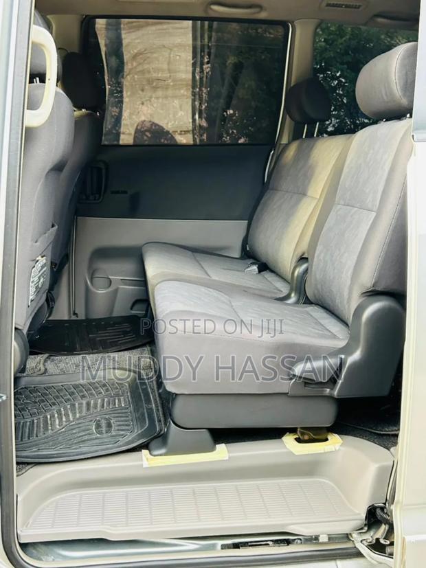 Toyota Noah 2005 Silver