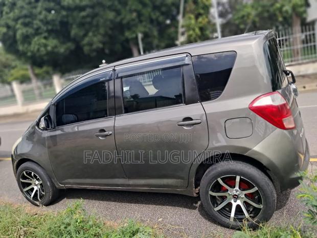 Toyota Ractis 2006 Gray