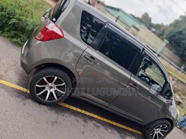 Toyota Ractis 2006 Gray