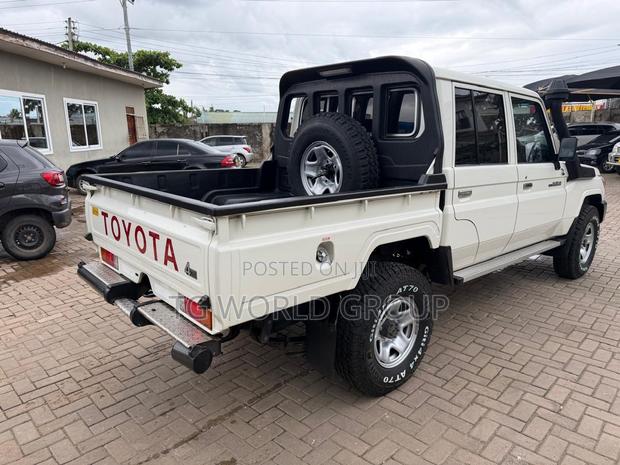 Toyota Land Cruiser 79 Series 2022 White