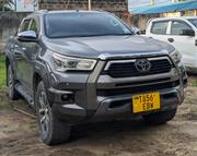 Toyota Hilux 2017 Gray for sale