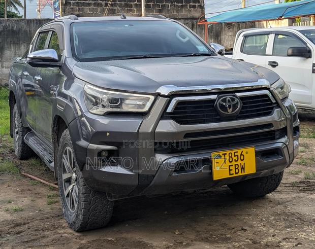 Toyota Hilux 2017 Gray
