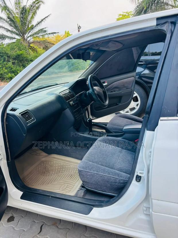 Toyota Carina 2000 White