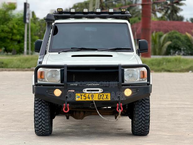 Toyota Land Cruiser 2020 White