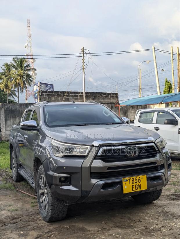 Toyota Hilux Revo Double Cab Deisel 2.8 AWD 2017 Gray