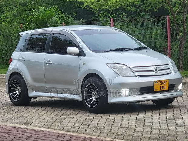 Toyota IST 2004 Silver