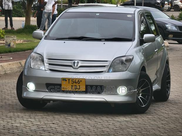 Toyota IST 2004 Silver